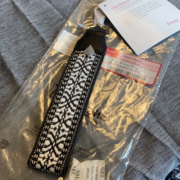Wide wristlet straps by Thirty One - Picture 2 of 5